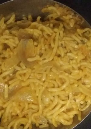 A picture of Chinese noodles.