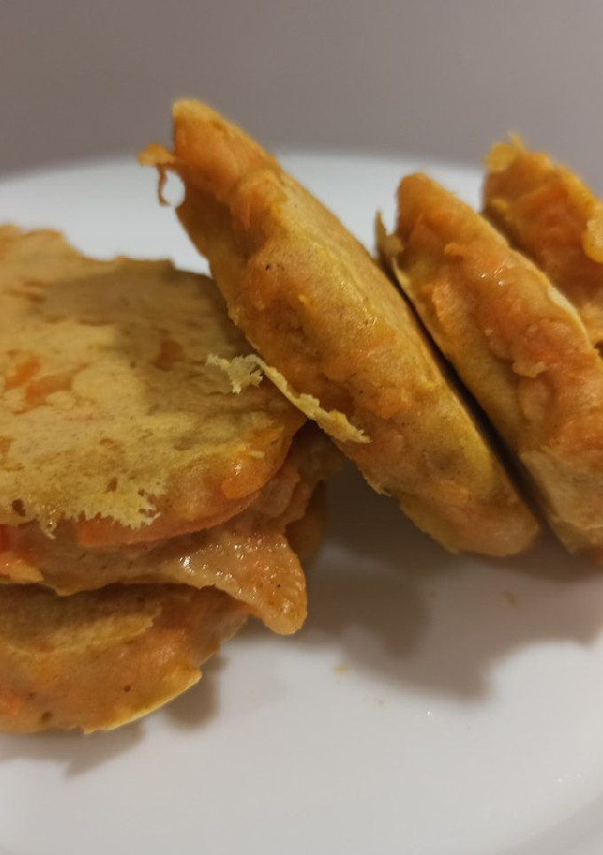 Una foto de Pancakes / tortitas de zanahoria y avena (BLW) (4 ingredientes)