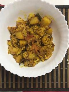 गोभी आलू की सब्जी (Gobhi aloo ki sabzi recipe in hindi) रेसिपी मुख्य फोटो