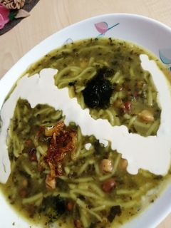 عکسی از دستور آش رشته با تزیین گل پسر