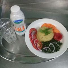 A picture of Mashed Matoke, fried sukumawiki, Raw carrots n tomatoes.