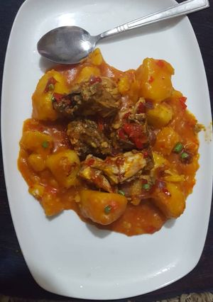 A picture of Yam porriage with smoked fish.