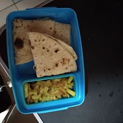 A picture of Aloo bhujiya.