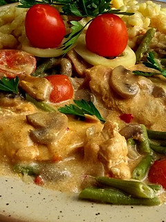 Tejszínes, gombás, zöldbabos csirkemell recept fotója
