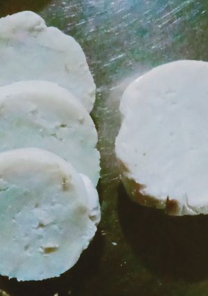 বাড়িতে বানানো মোজারেলা চীজ (mozzarella cheese recipe in Bengali) রেসিপির প্রধান ছবি