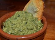 Una foto de dips de chiles en vinagre