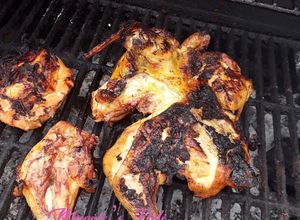Una foto de Pollo asado al carbón