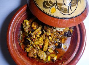 Foto di Tajine (marocchina) di agnello con frutta secca e miele🍯