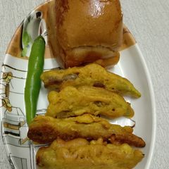 Chilli Mirchi vada with Pav A picture of Chilli Mirchi vada with Pav.