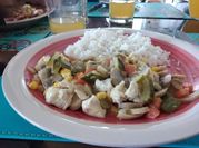 Una foto de pollo guisado rapido