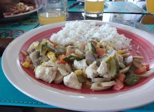 Una foto de Guiso de zapallito con pollo