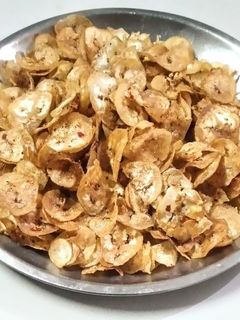 फलाहारी चिप्स(falahari chips recipe in hindi) रेसिपी मुख्य फोटो