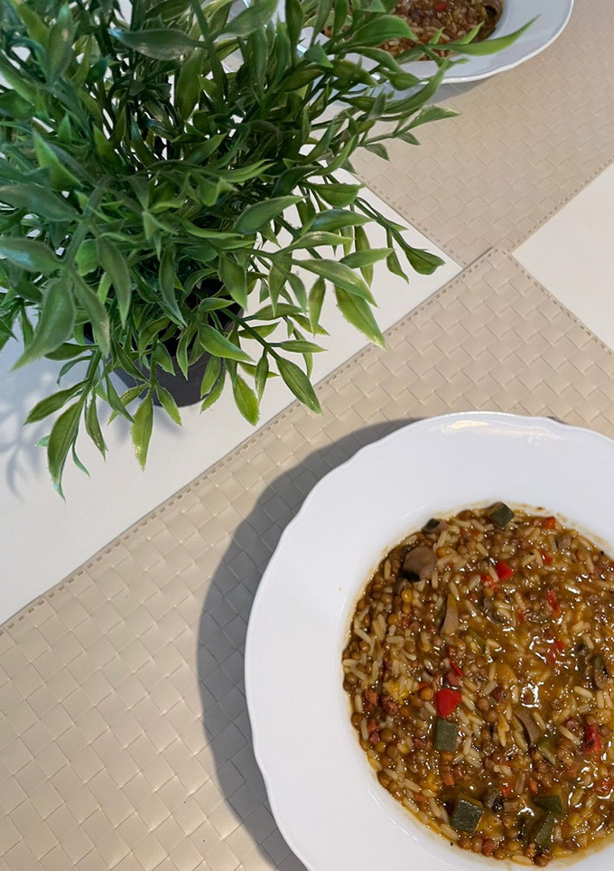 Una foto de Lentejas facilísimas con restos de verduras