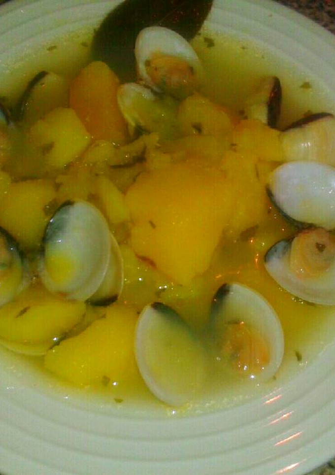 Una foto de Patatas con almejas