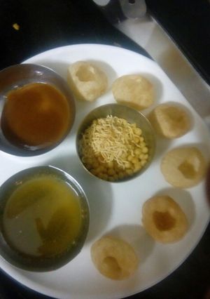 A picture of Pani Puri.