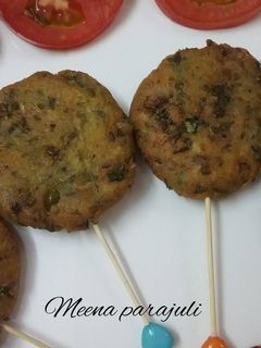 मटर और चावल लोल्लीपोप (Peas and rice lollipop recipe in hindi) रेसिपी मुख्य फोटो