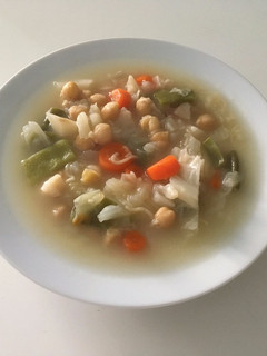 Una foto de Cocido de garbanzos con verduras