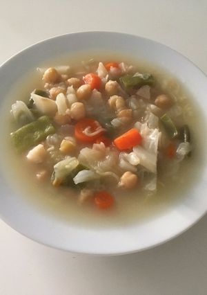 Una foto de Cocido de garbanzos con verduras