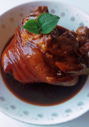 Hình của món Chân GIÒ rút xương om nước tương.