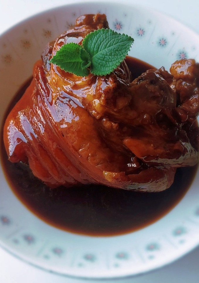 Hình của món Chân GIÒ rút xương om nước tương.