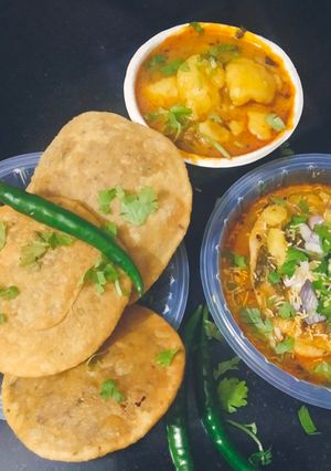 उड़द दाल की कचौड़ी (urad dal ki kachodi recipe in Hindi) रेसिपी मुख्य फोटो