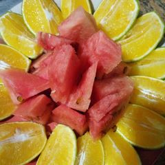 A picture of Orange and water melon.