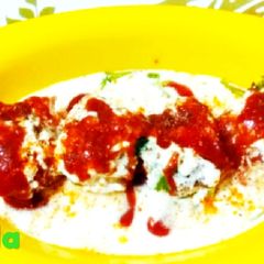 A picture of Dahi Bhalla.