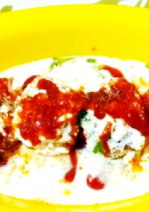 A picture of Dahi Bhalla.