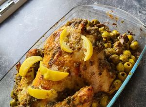 Foto resep Maroccan Chicken Mhamer with its darmira sauce (ayam maroko panggang dengan olives)