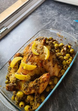 Foto resep Maroccan Chicken Mhamer with its darmira sauce (ayam maroko panggang dengan olives)