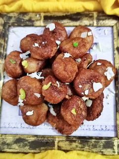 लेफ़्टोवर रोटी के गुलगुले(leftover roti ke gulgule recipe in Hindi) रेसिपी मुख्य फोटो