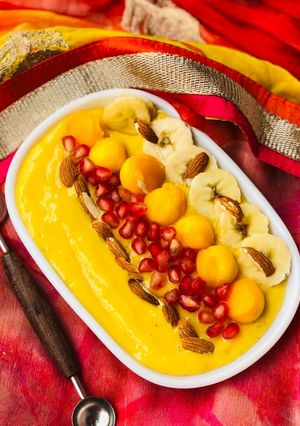 A picture of Mango fruit ocean.