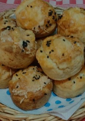 Fekete szezámmagos vajas pogácsa recept fotója