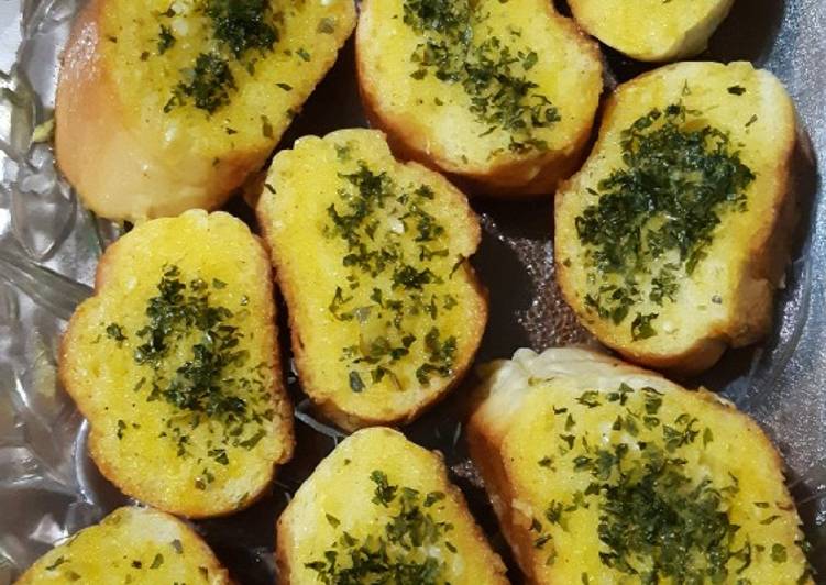 12 Resep: Homemade Garlic Bread Anti Gagal!
