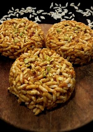 મમરા ની ચીકી (Mamara Chiki Recipe In Gujarati) રેસીપી મુખ્ય ફોટો
