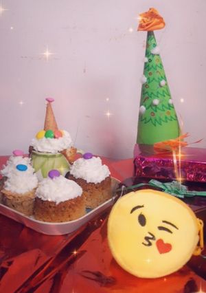 क्रिसमस स्पेशल कप केक (christmas special cupcake recipe in Hindi) रेसिपी मुख्य फोटो