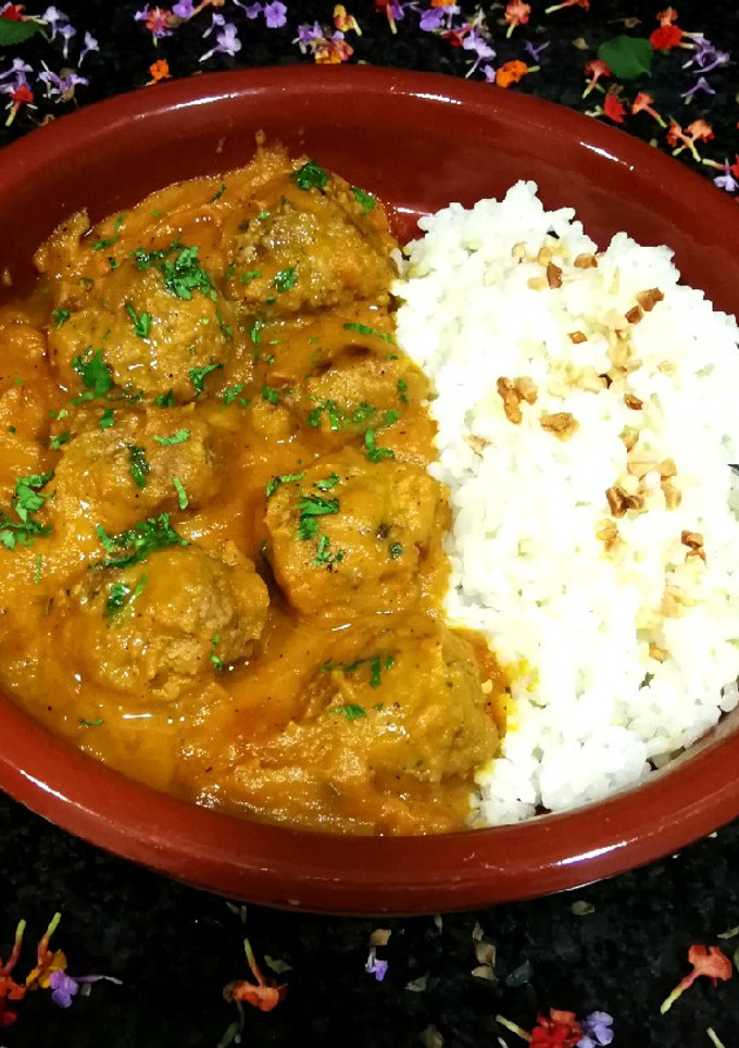 Una foto de ...Albóndigas caseras en salsa naranja al aroma de canela