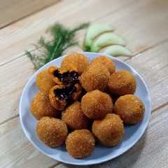 รูปของ Bola bola ubi isi coklat lumer