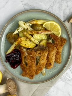 Pilz-Schnitzel mit Ofenkartoffel-Spargel-Salat Rezepthauptbild