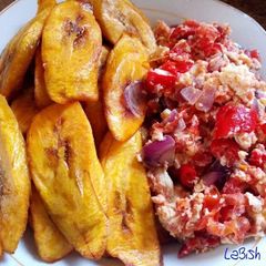 A picture of Fried plantain with fried egg.
