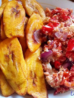 A picture of Fried plantain with fried egg.