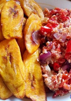 A picture of Fried plantain with fried egg.