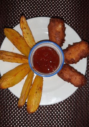 Sajtos puffancs, házi fűszeres burgonyával recept fotója