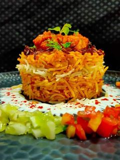 पनीर मखनी दम बिर्याणी (paneer makhani dum biryani recipe in marathi) रेसिपी चे मुख्य फोटो