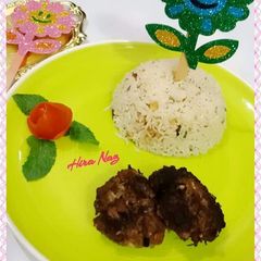 A picture of Kachay Qeema k kabab with Pulao.