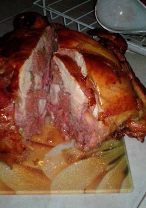 Una foto de Pollo relleno navideño