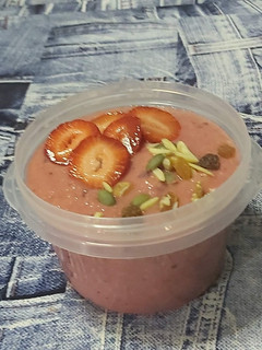 Una foto de Smoothie naranja, manzana y ciruelo