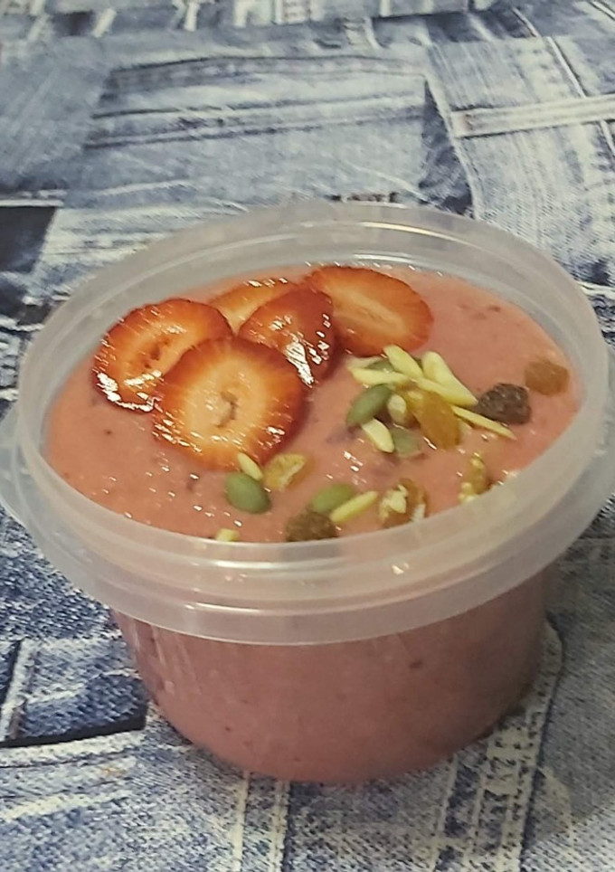 Una foto de Smoothie naranja, manzana y ciruelo
