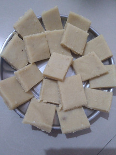 Kaju and milk powder burfi recipe in tamil செய்முறை முக்கிய புகைப்படம்