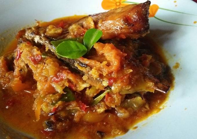 Ikan Asap Sambal Pedas Manis (Resep Rumahan Ala Restoran)